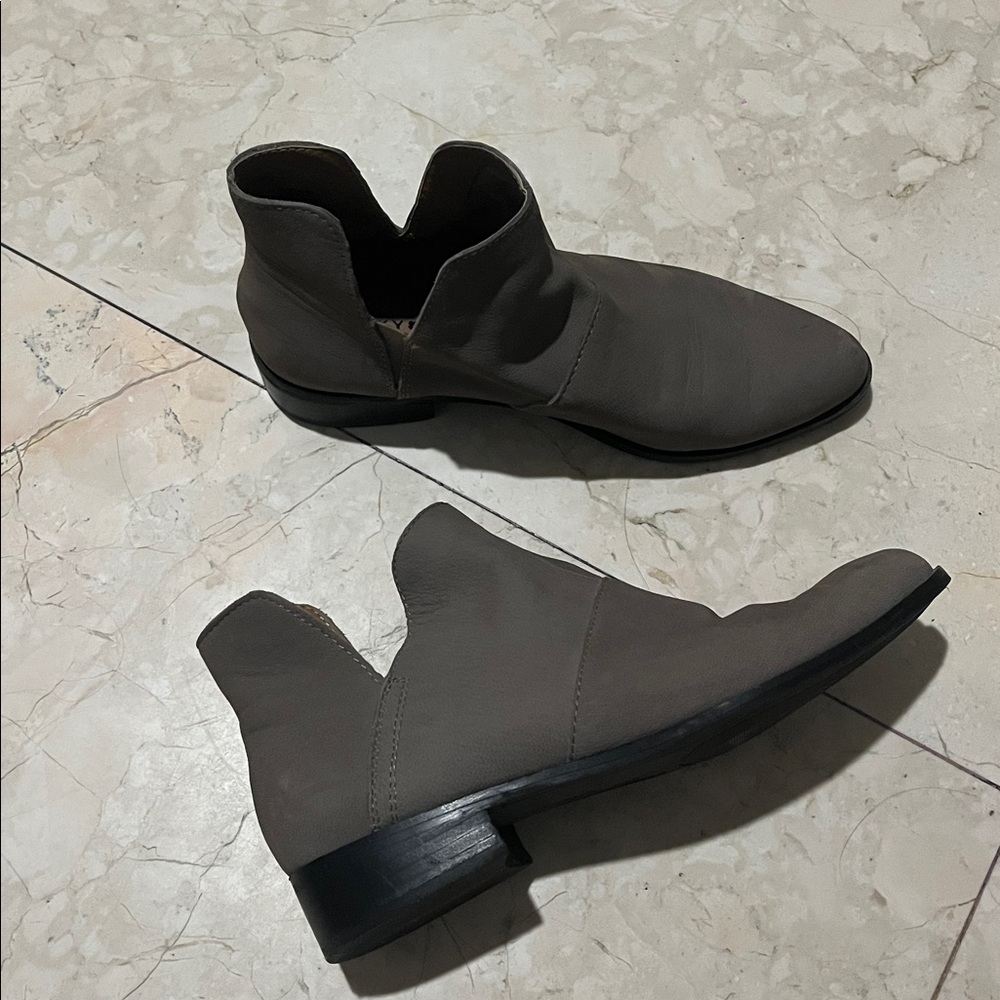 Lucky Brand Stylish Gray Ankle Boots
